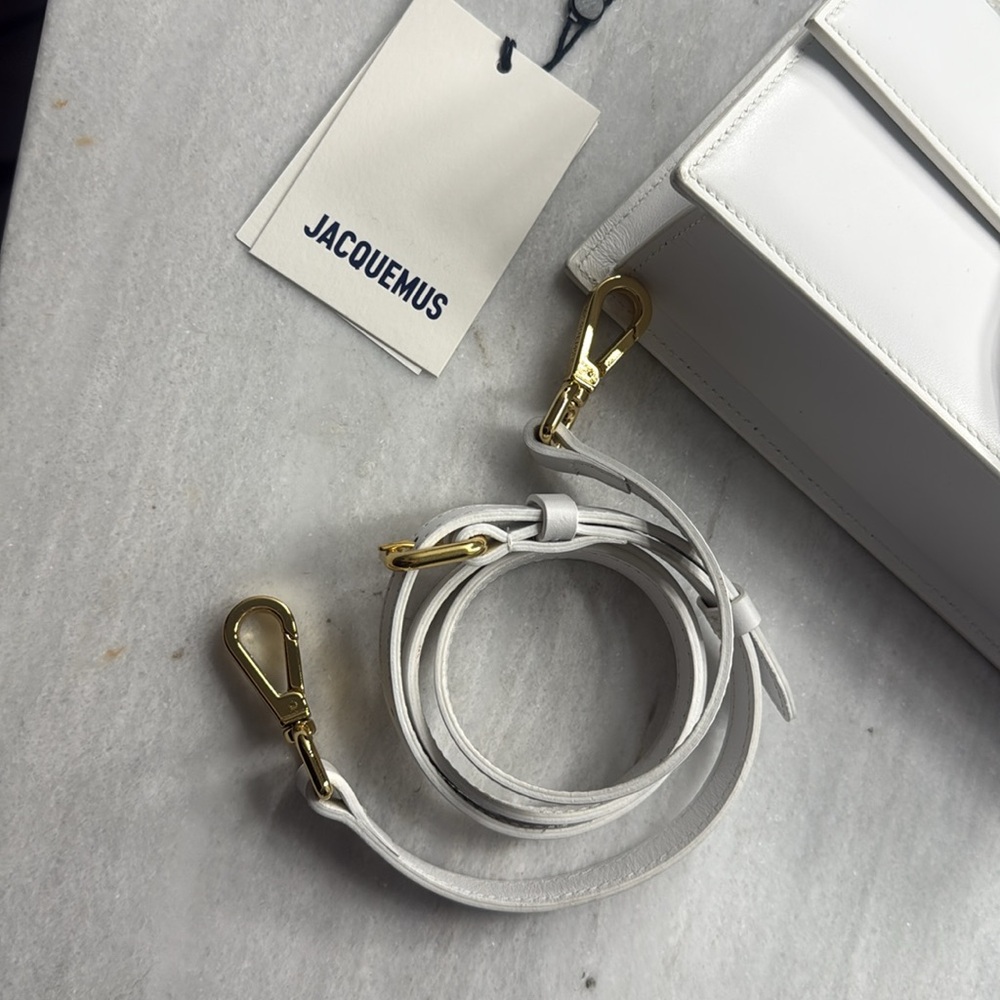 Jacquemus Chic White Bag with Gold Detail - Picture 14 of 16
